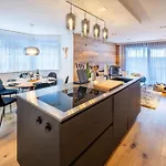 Alpine Black Pearl - Modern & Stylish By Inspiringplaces Διαμέρισμα *