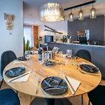 Alpine Black Pearl - Modern & Stylish By Inspiringplaces Διαμέρισμα